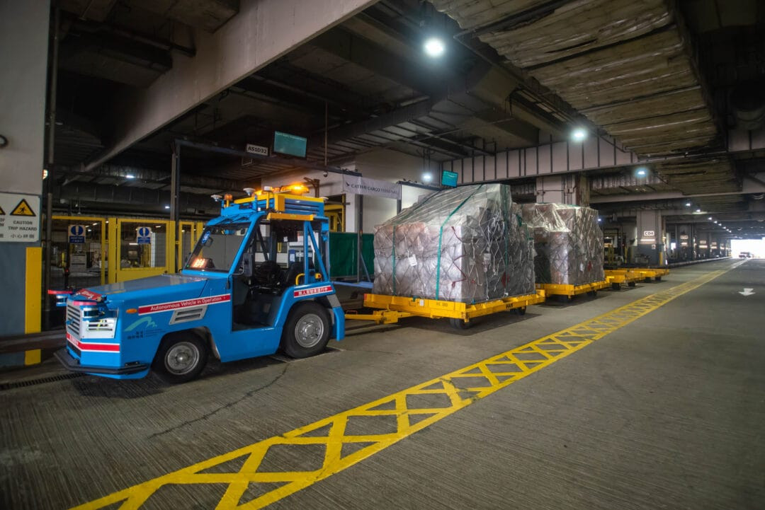 Cathay-Cargo-Terminal-pioneers-Autonomous-Electric-Tractor-operations-for-cargo-1080x721.jpeg