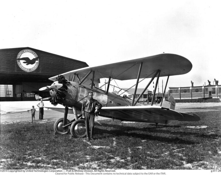 Pratt-Whitney-founder-Frederick-B.-Rentschler-in-front-of-his-Wasp-engined-Vought-O2U-Corsair-1080x8.jpeg